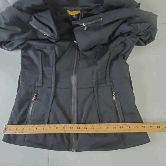 St. John SoCa Moto Style Jacket Size M Zipper Details Lined Structured Office - Picture 10 of 15
